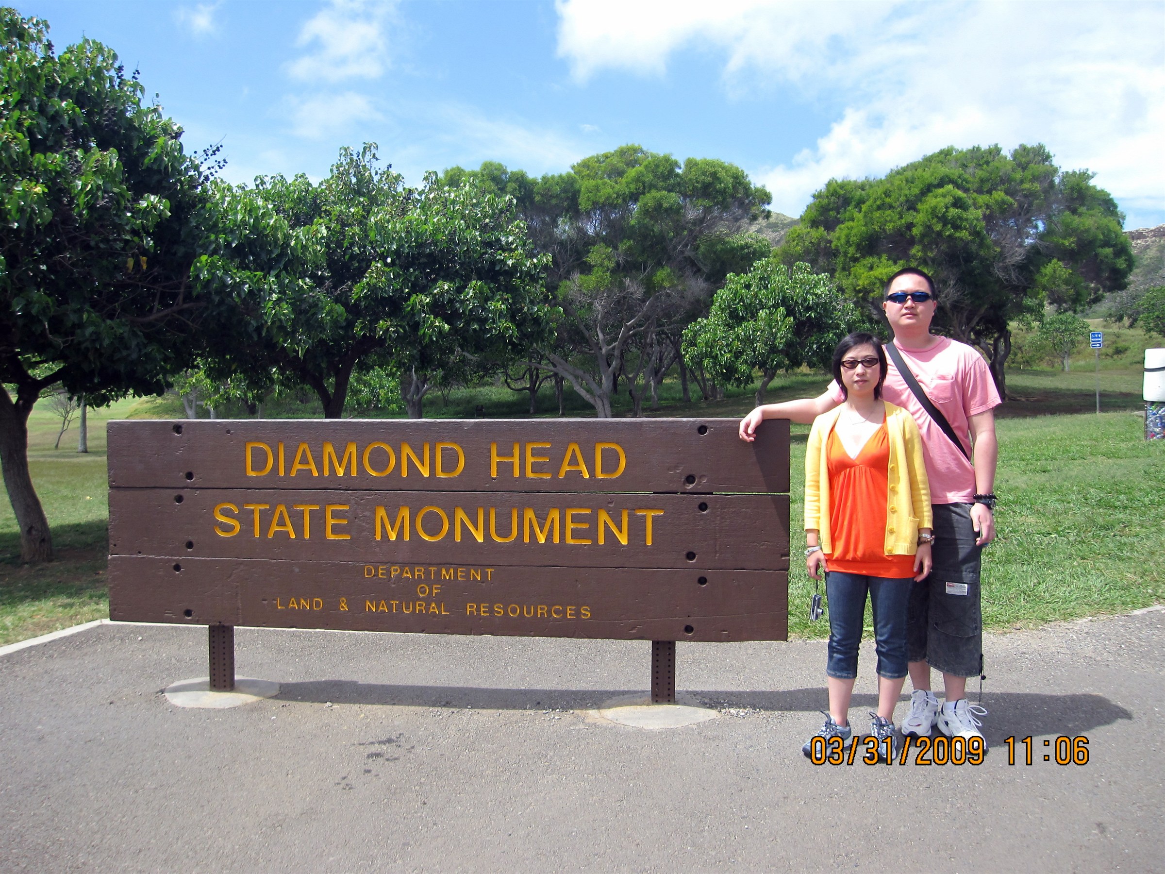 2009夏威夷钻石山纪念碑前