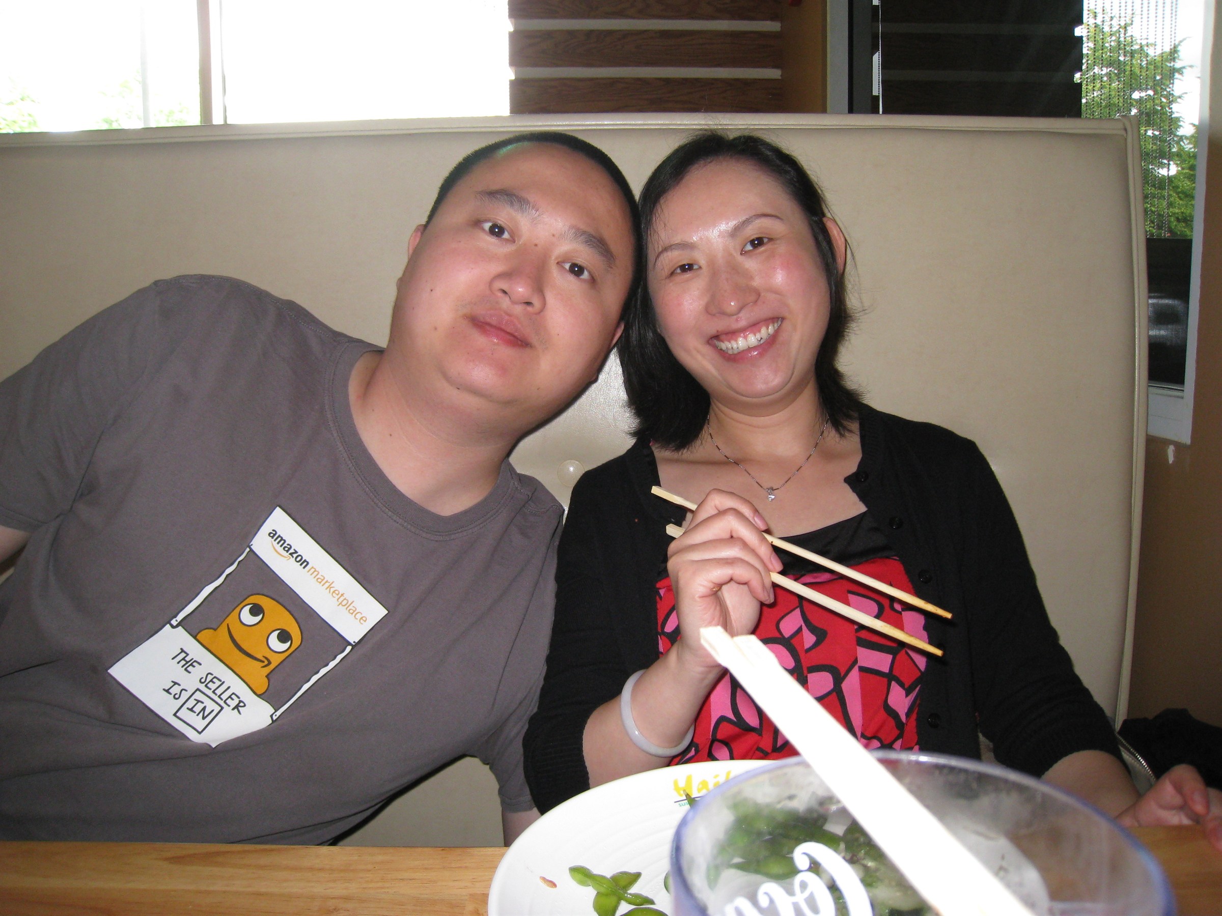 2012餐桌灯光下