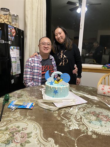 2021四十岁生日家中蛋糕旁